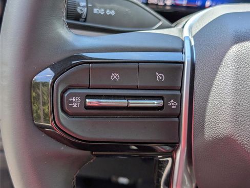 Used 2024 Chevrolet Colorado ZR2 w/ Technology Package AWD/4WD image 23