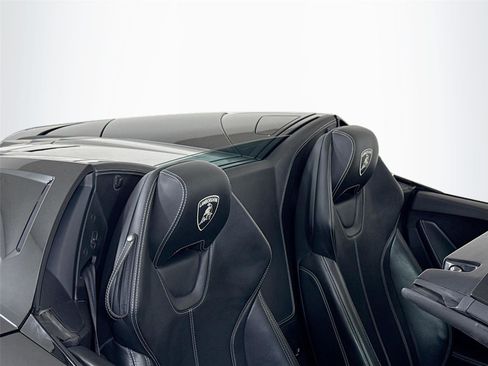 Used 2020 Lamborghini Huracan EVO image 30