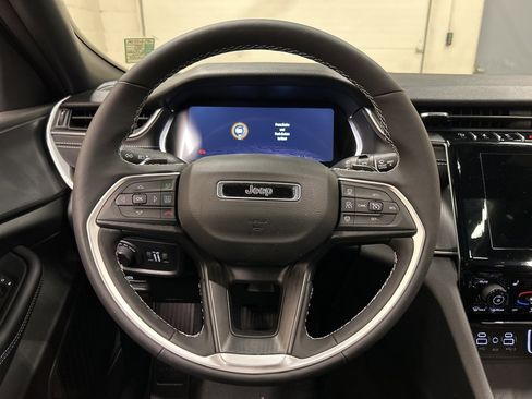 Used 2025 Jeep Grand Cherokee L Altitude image 19