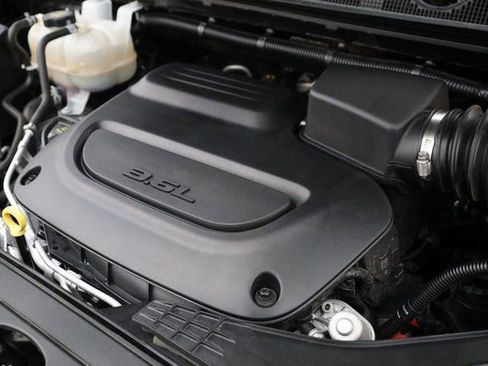 Used 2024 Chrysler Pacifica Limited w/ S Appearance Package image 11