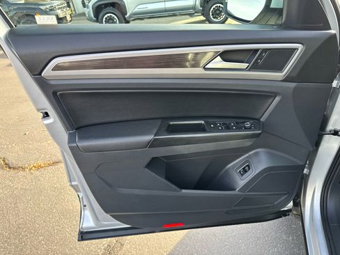 Used 2019 Volkswagen Atlas SE w/ Towing Package image 17