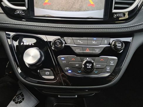 New 2026 Chrysler Pacifica Select image 21