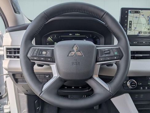 New 2026 Mitsubishi Outlander SE image 19