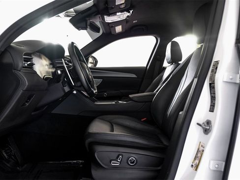 Used 2023 Maserati Grecale GT image 4