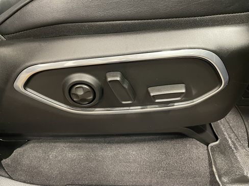 Used 2023 Jeep Wagoneer Series III w/ Preferred Equipment Group image 24