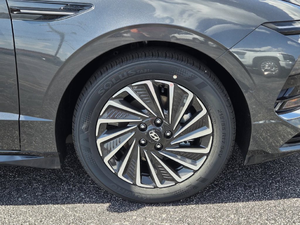 New 2026 Hyundai Sonata Limited FWD image 3