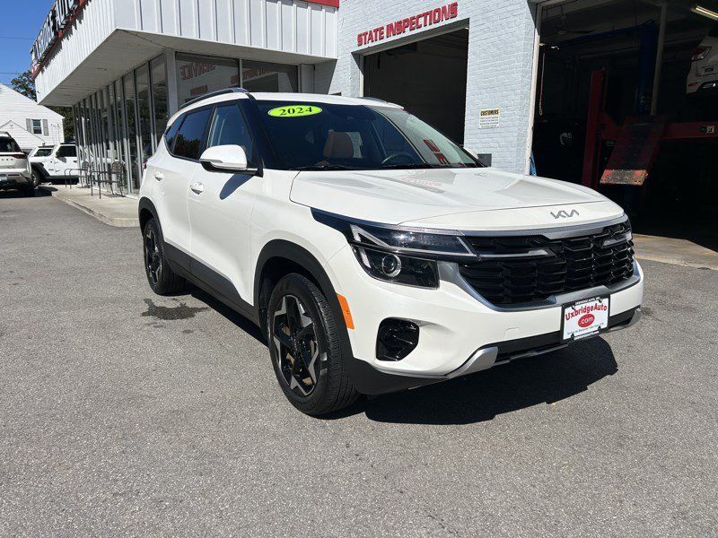 Used 2024 Kia Seltos EX AWD/4WD image 2