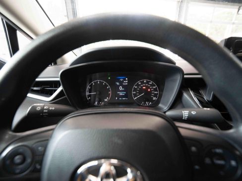 Used 2025 Toyota Corolla LE FWD image 15