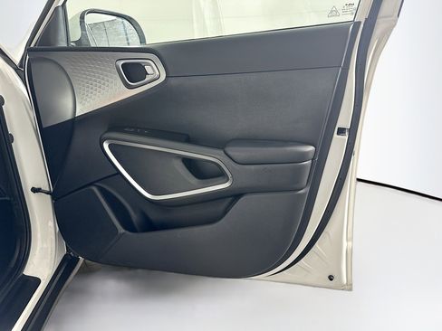 Used 2025 Kia Soul LX w/ LX Technology Package image 31