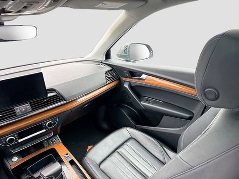 Used 2023 Audi Q5 2.0T Premium w/ Convenience Package image 25