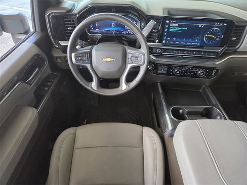 Used 2024 Chevrolet Silverado 2500 LTZ w/ LTZ Convenience Package image 16