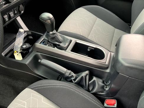 Used 2022 Toyota Tacoma TRD Sport w/ Technology Package RWD image 16