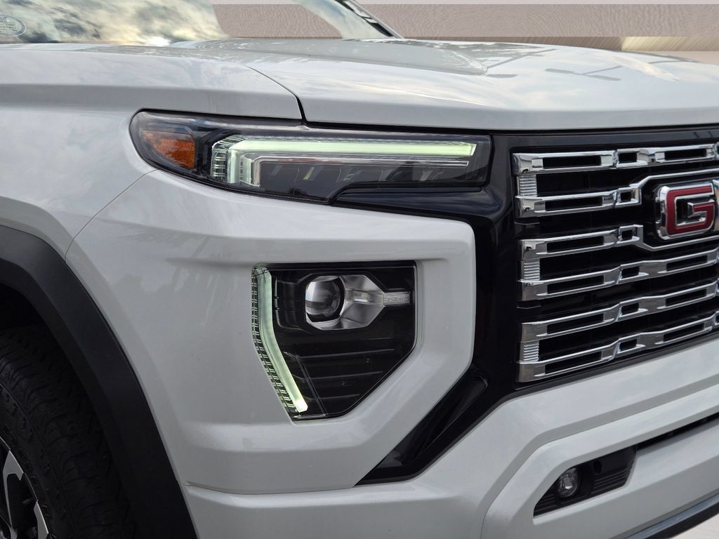 Used 2024 GMC Canyon Denali AWD/4WD image 2