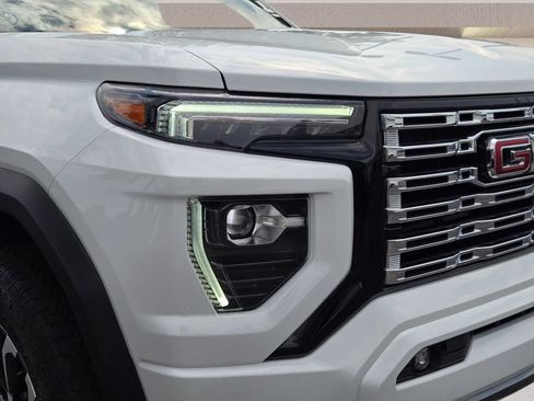 Used 2024 GMC Canyon Denali AWD/4WD image 2