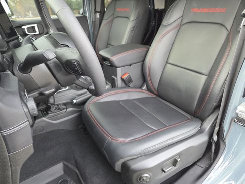 Used 2025 Jeep Gladiator Rubicon w/ Convenience Group image 26