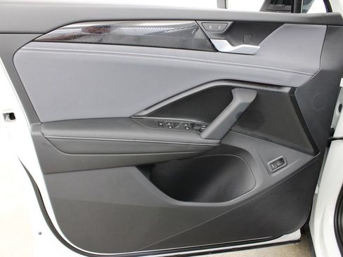 New 2026 Volkswagen Tiguan SE R-Line FWD image 16