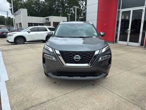 Used 2023 Nissan Rogue SV w/ SV Premium B Package FWD image 2