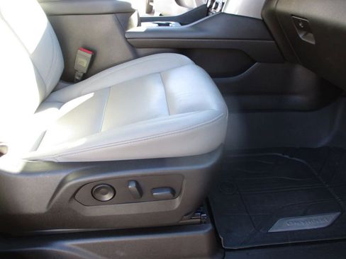 Used 2022 Chevrolet Tahoe Z71 w/ Luxury Package image 9