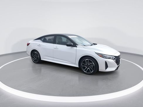 Used 2025 Nissan Sentra SR image 2