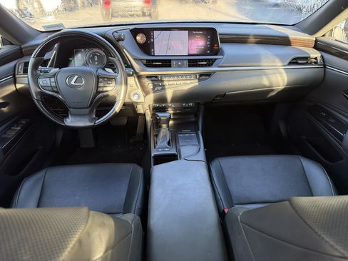 Used 2019 Lexus ES 300h w/ Premium Package FWD image 34