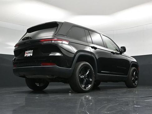 Used 2023 Jeep Grand Cherokee Limited w/ Black Appearance Package AWD/4WD image 56