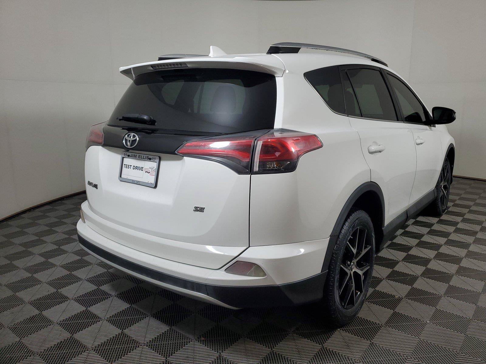 Used 2016 Toyota RAV4 SE FWD image 4