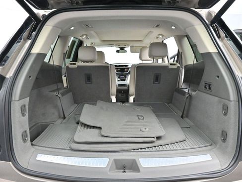 Used 2022 Cadillac XT6 Premium Luxury image 9