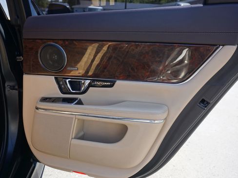 Used 2016 Jaguar XJ R-Sport RWD image 14