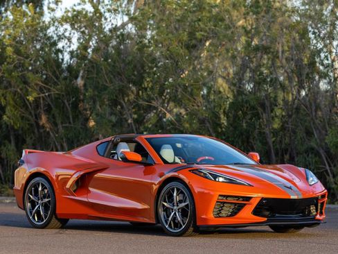 Used 2021 Chevrolet Corvette Stingray Premium Cpe w/ Z51 Performance Package RWD image 2