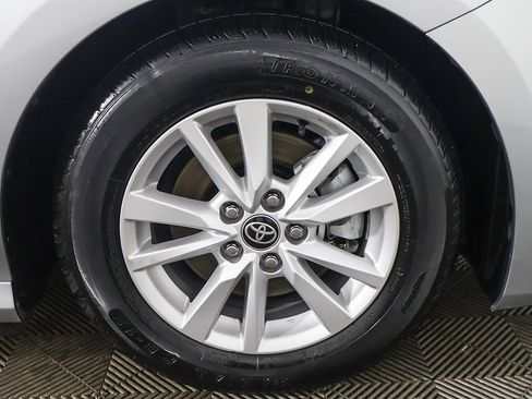 Used 2025 Toyota Camry LE image 18