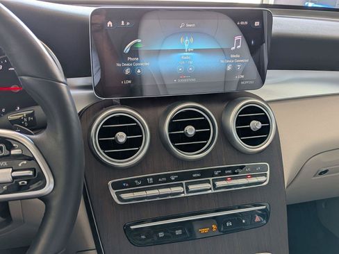 Used 2021 Mercedes-Benz GLC 300 4MATIC image 11