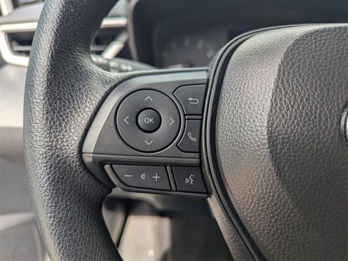 Used 2025 Toyota Corolla LE image 29
