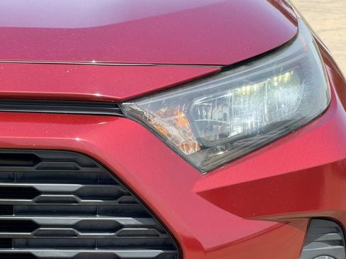 Used 2021 Toyota RAV4 XLE AWD/4WD image 5