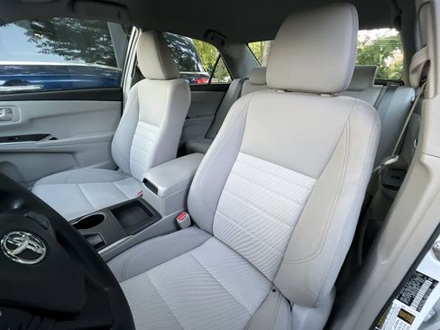 Used 2015 Toyota Camry LE FWD image 4
