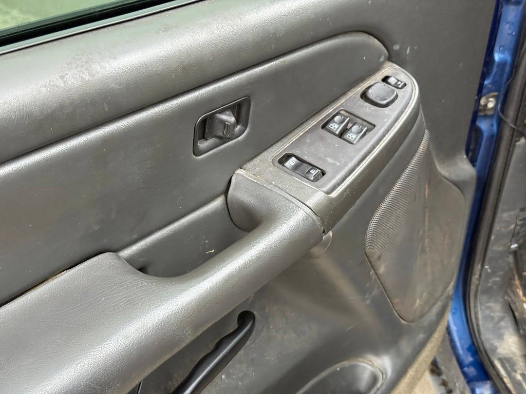 Used 2004 Chevrolet Silverado 1500 4x4 Extended Cab w/ Light Duty Power Package image 12