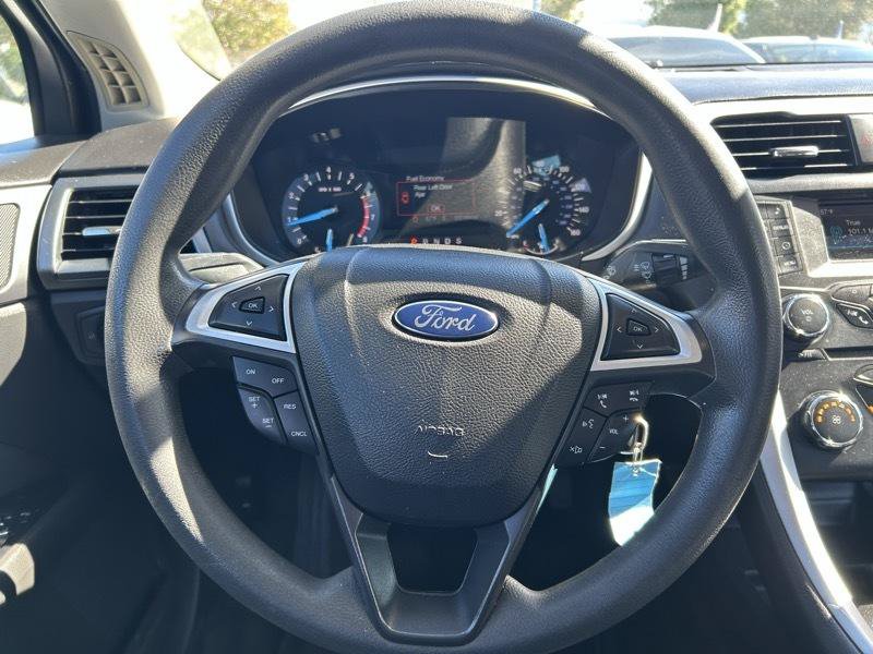 Used 2015 Ford Fusion SE FWD image 9