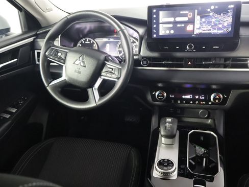 Used 2025 Mitsubishi Outlander ES AWD/4WD image 29