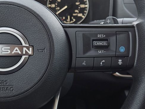 Used 2023 Nissan Rogue SV FWD image 33