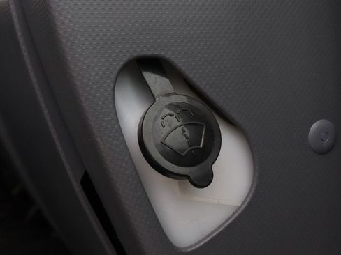 Used 2020 Isuzu NPR image 37