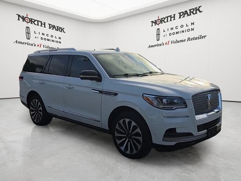 Used 2024 Lincoln Navigator Reserve AWD/4WD image 7