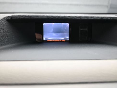 Used 2012 Toyota Sienna LE image 17