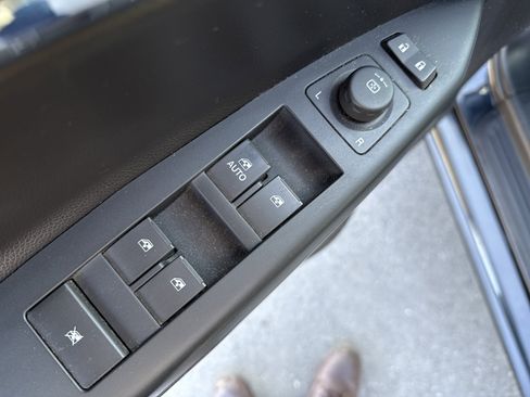 Used 2012 Chevrolet Captiva Sport LTZ image 16