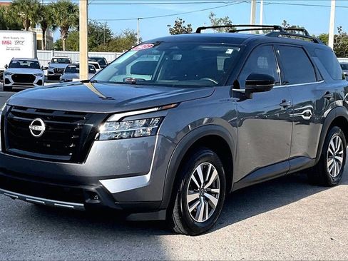 Used 2023 Nissan Pathfinder SL w/ Lighting Package (N92) image 9