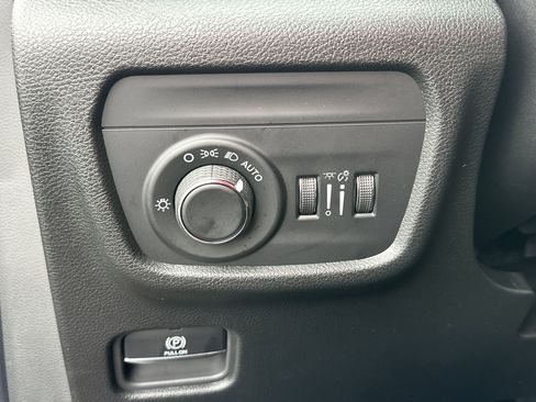 New 2026 Jeep Grand Cherokee Altitude image 11