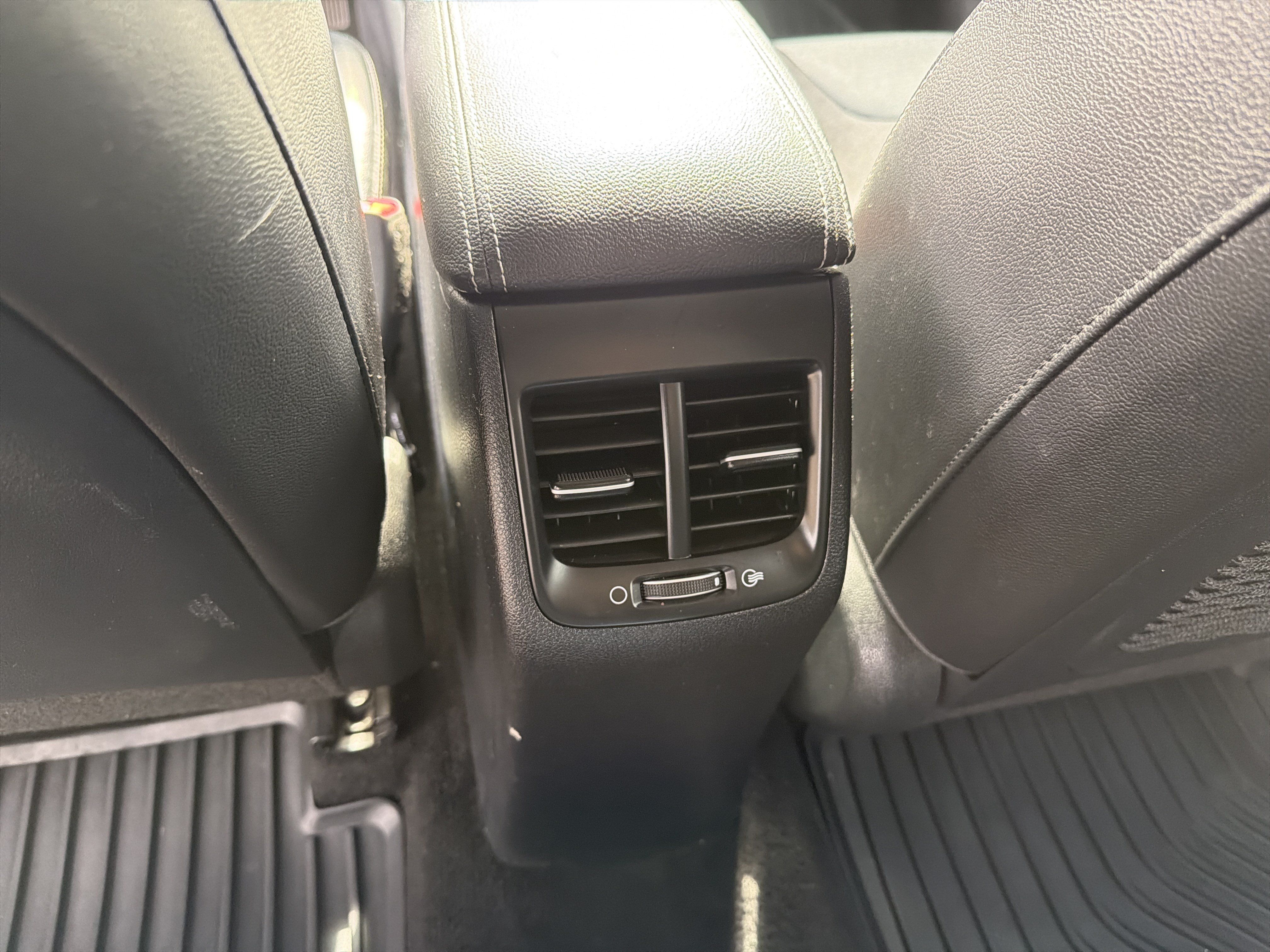 Used 2018 Kia Niro EX FWD image 11