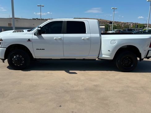 Used 2025 RAM 3500 Laramie AWD/4WD image 2
