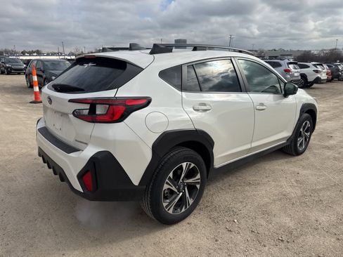 Used 2024 Subaru Crosstrek 2.0i Premium image 3