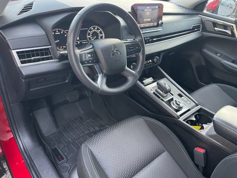 Used 2022 Mitsubishi Outlander ES AWD/4WD image 5