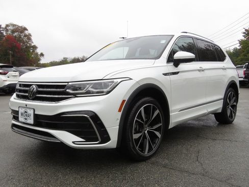 Used 2022 Volkswagen Tiguan SEL R-Line image 2