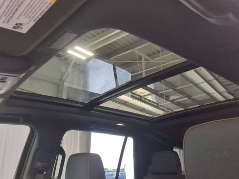 Used 2025 GMC Yukon AT4 w/ AT4 Premium Package AWD/4WD image 23